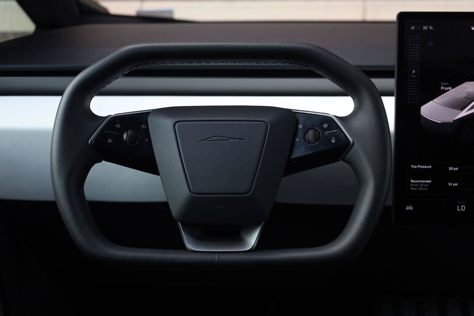 Used 2024 Tesla Cybertruck AWD Crew Cab image 33