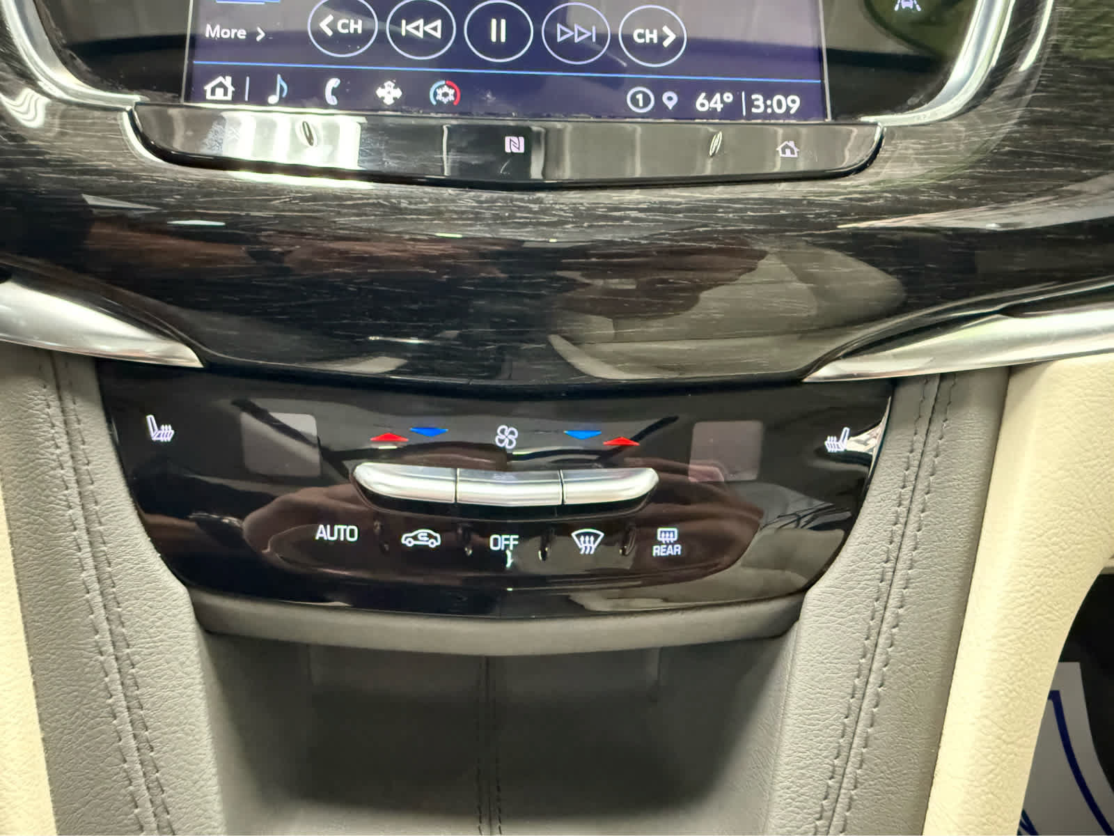 Used 2021 Cadillac XT6 Premium Luxury w/ LPO, Floor Liner Package AWD/4WD image 19