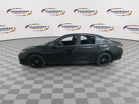 Used 2020 Toyota Camry SE FWD image 5