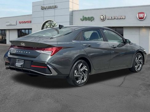 Used 2024 Hyundai Elantra SEL w/ Convenience Package FWD image 7