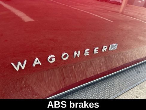 Used 2023 Jeep Wagoneer Series III w/ Preferred Equipment Group image 19