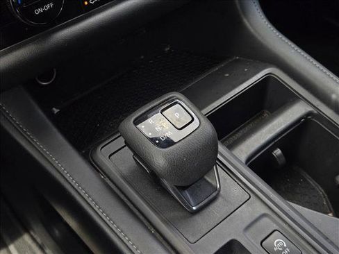 Used 2024 Nissan Pathfinder S image 14