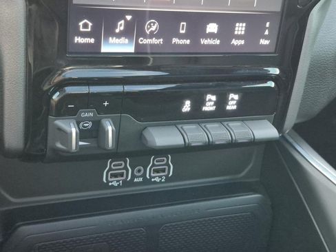 Used 2025 RAM 1500 Laramie w/ Laramie Southwest Edition AWD/4WD image 35