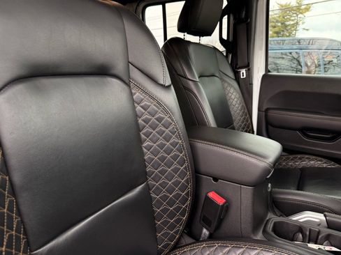 Used 2021 Jeep Gladiator Overland image 29
