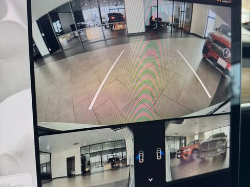 Used 2022 Tesla Model Y Long Range image 12