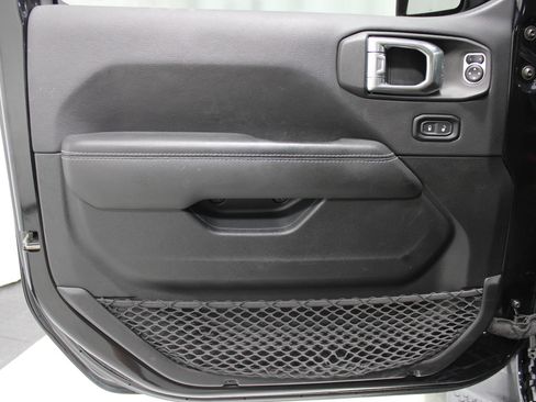Used 2021 Jeep Wrangler Unlimited Sahara AWD/4WD image 12
