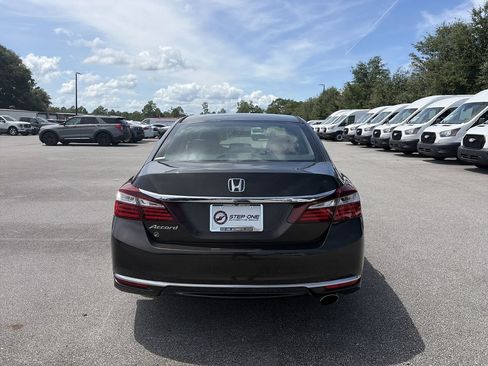 Used 2017 Honda Accord LX image 6