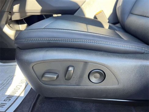 Used 2025 Chevrolet Equinox EV LT w/ Convenience Package image 17