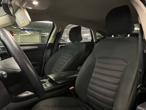 Used 2020 Ford Fusion SE FWD image 16