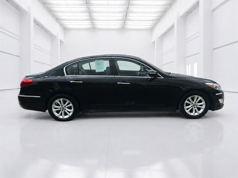 Used 2013 Hyundai Genesis 3.8 RWD image 2