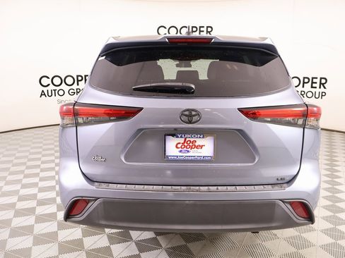 Used 2022 Toyota Highlander LE image 21