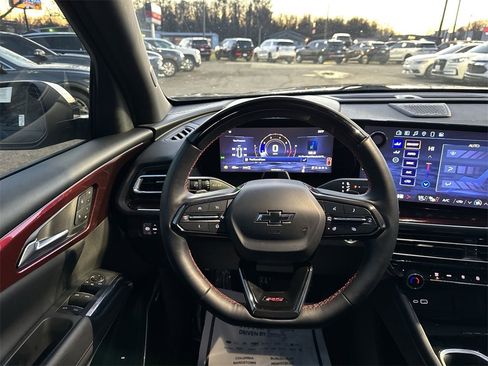 Used 2024 Chevrolet Traverse RS image 14