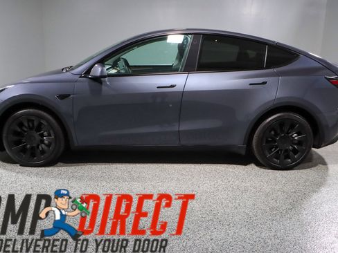 Used 2023 Tesla Model Y AWD image 10