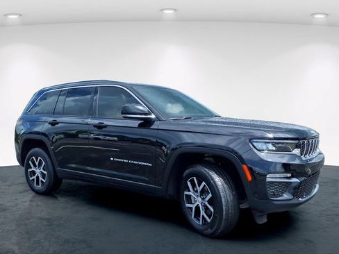 Used 2025 Jeep Grand Cherokee Limited w/ Luxury Tech Group II AWD/4WD image 5