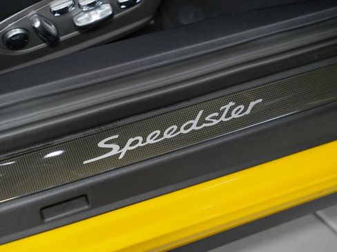 Used 2019 Porsche 911 Speedster RWD image 37
