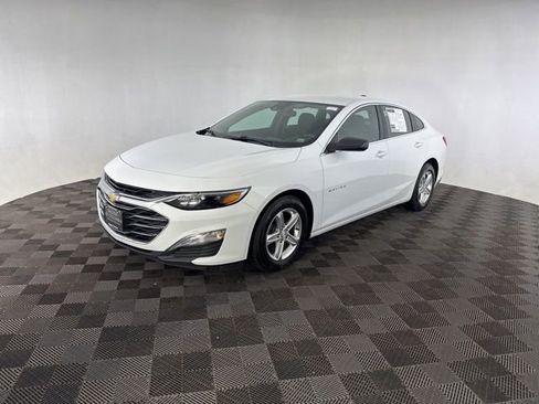 Used 2023 Chevrolet Malibu LS image 3
