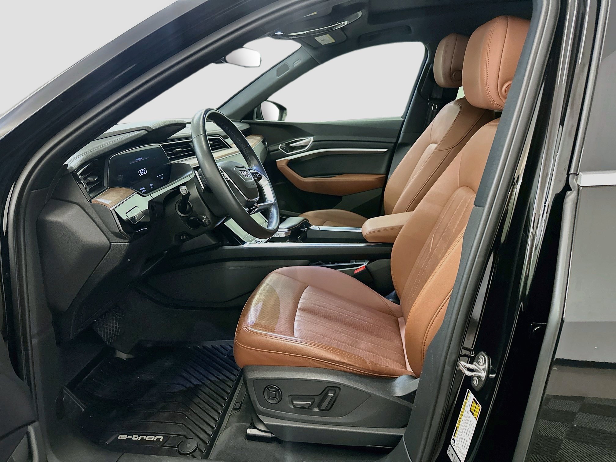 Used 2022 Audi e-tron Premium Plus AWD/4WD image 13