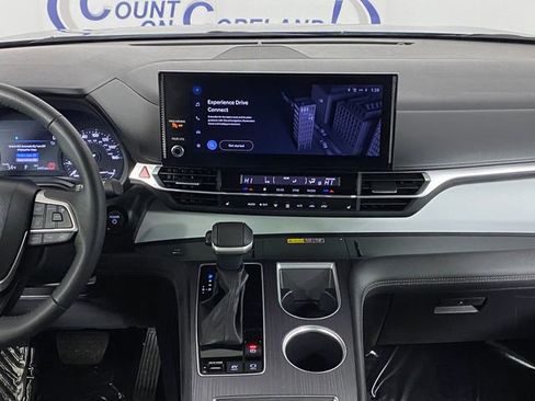 Used 2025 Toyota Sienna XLE image 16