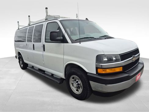 Used 2017 Chevrolet Express 3500 LT w/ LT Preferred Equipment Group RWD image 5