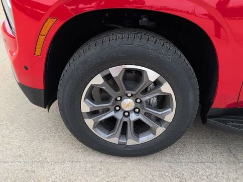 New 2026 Chevrolet Suburban LS image 3