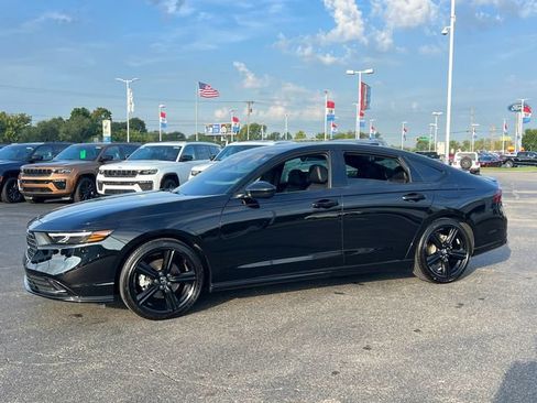 Used 2025 Honda Accord Sport image 3