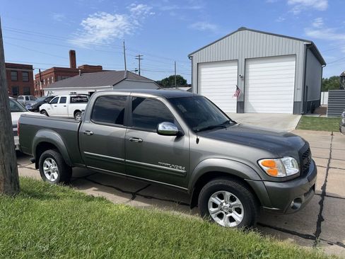 Used 2004 Toyota Tundra SR5 AWD/4WD image 4