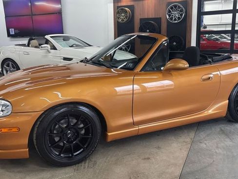 Used 2000 MAZDA MX-5 Miata image 1