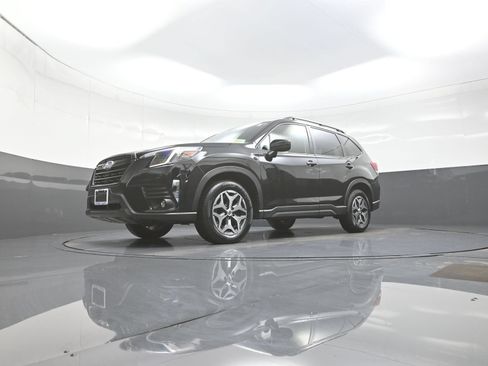 Used 2024 Subaru Forester Premium AWD/4WD image 11