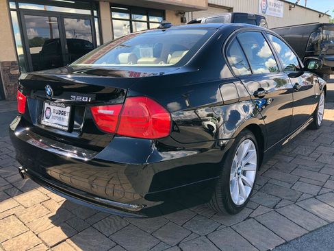 Used 2011 BMW 328i xDrive Sedan AWD/4WD image 2