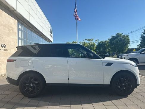 Used 2025 Land Rover Range Rover Sport SE AWD/4WD image 4
