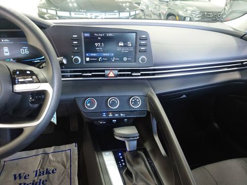 Certified 2024 Hyundai Elantra SE FWD image 18