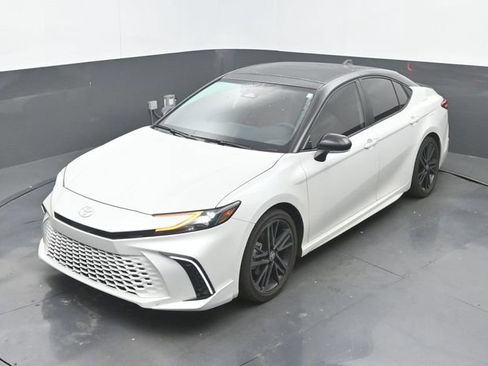 Used 2025 Toyota Camry XSE FWD image 31
