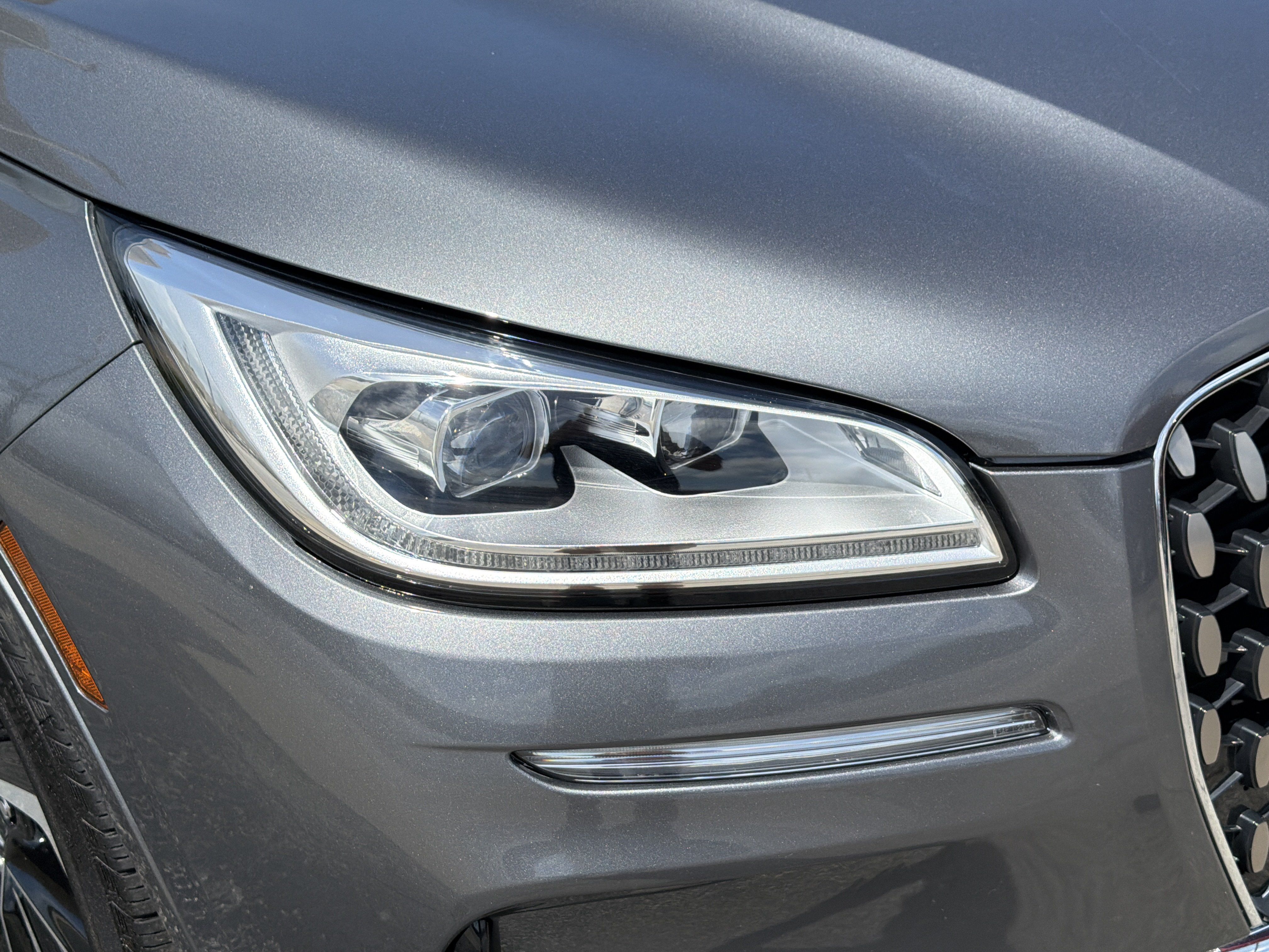 Certified 2024 Lincoln Corsair Grand Touring w/ Rear Removable Package Tray AWD/4WD image 10