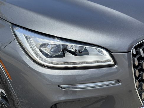 Certified 2024 Lincoln Corsair Grand Touring w/ Rear Removable Package Tray AWD/4WD image 10