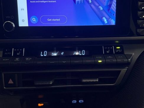 Used 2025 Toyota Camry SE w/ Convenience Package FWD image 39