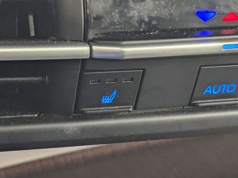 Used 2023 Toyota Sienna XLE image 25