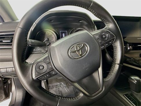 Used 2021 Toyota Camry SE image 11