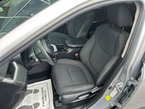 Used 2021 Toyota RAV4 LE image 12