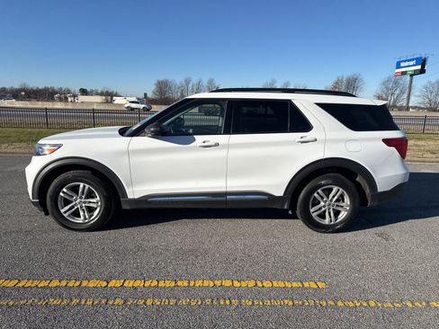 Used 2024 Ford Explorer XLT w/ Equipment Group 202A image 2