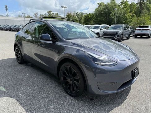 Used 2022 Tesla Model Y Long Range image 3