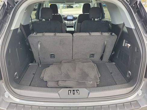 Used 2023 Ford Explorer XLT image 10