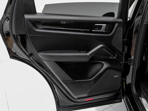 Used 2022 Porsche Cayenne image 37