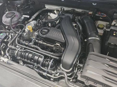 New 2026 Volkswagen Taos SE FWD image 9