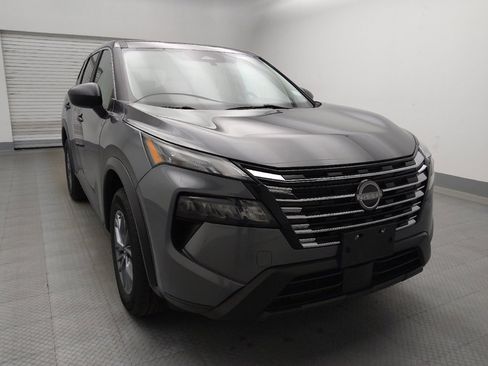 Used 2024 Nissan Rogue S AWD/4WD image 14