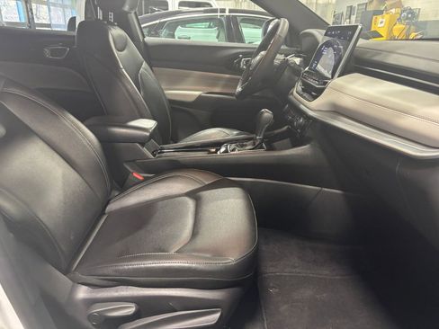 Used 2025 Jeep Compass Limited image 11