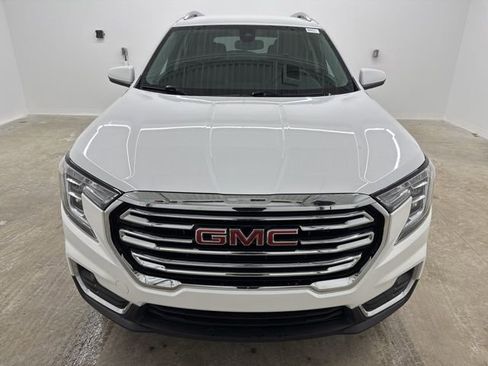 Used 2023 GMC Terrain SLT image 2
