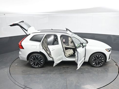 New 2026 Volvo XC60 T8 Ultra w/ Climate Package AWD/4WD image 47