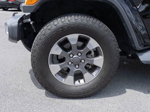 Used 2018 Jeep Wrangler Unlimited Sahara AWD/4WD image 5