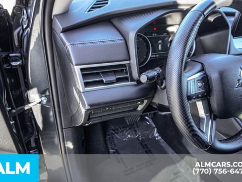 Used 2025 Mitsubishi Outlander SE image 38