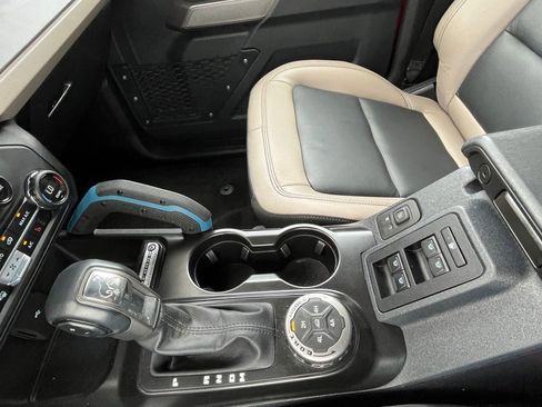 Used 2023 Ford Bronco Wildtrak image 11